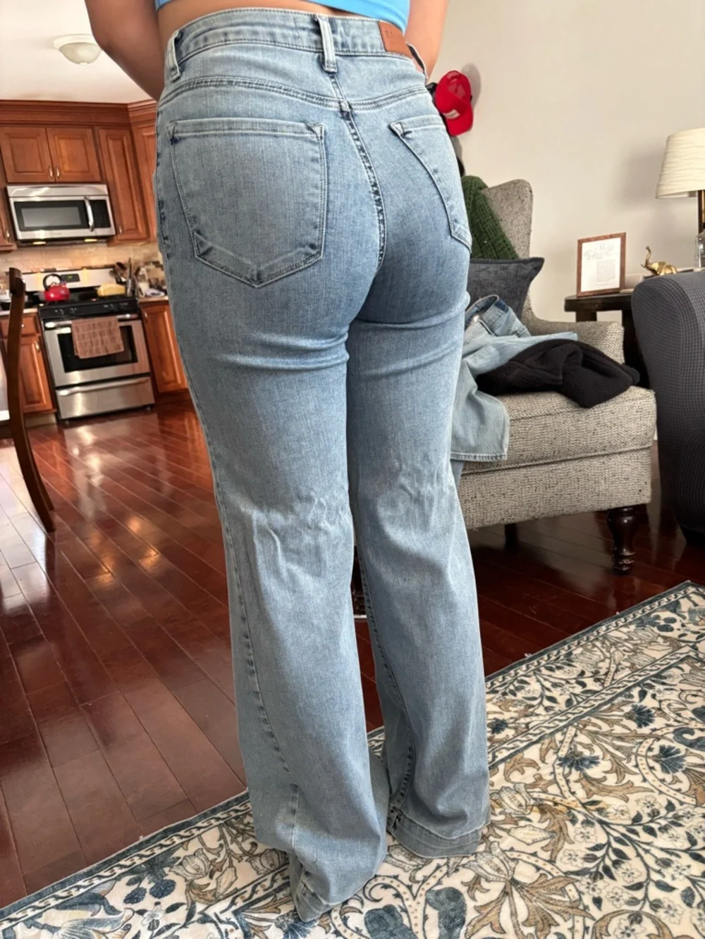 High-Rise Wide-Leg Jeans — Light Blue Wash - Picture 4 of 7